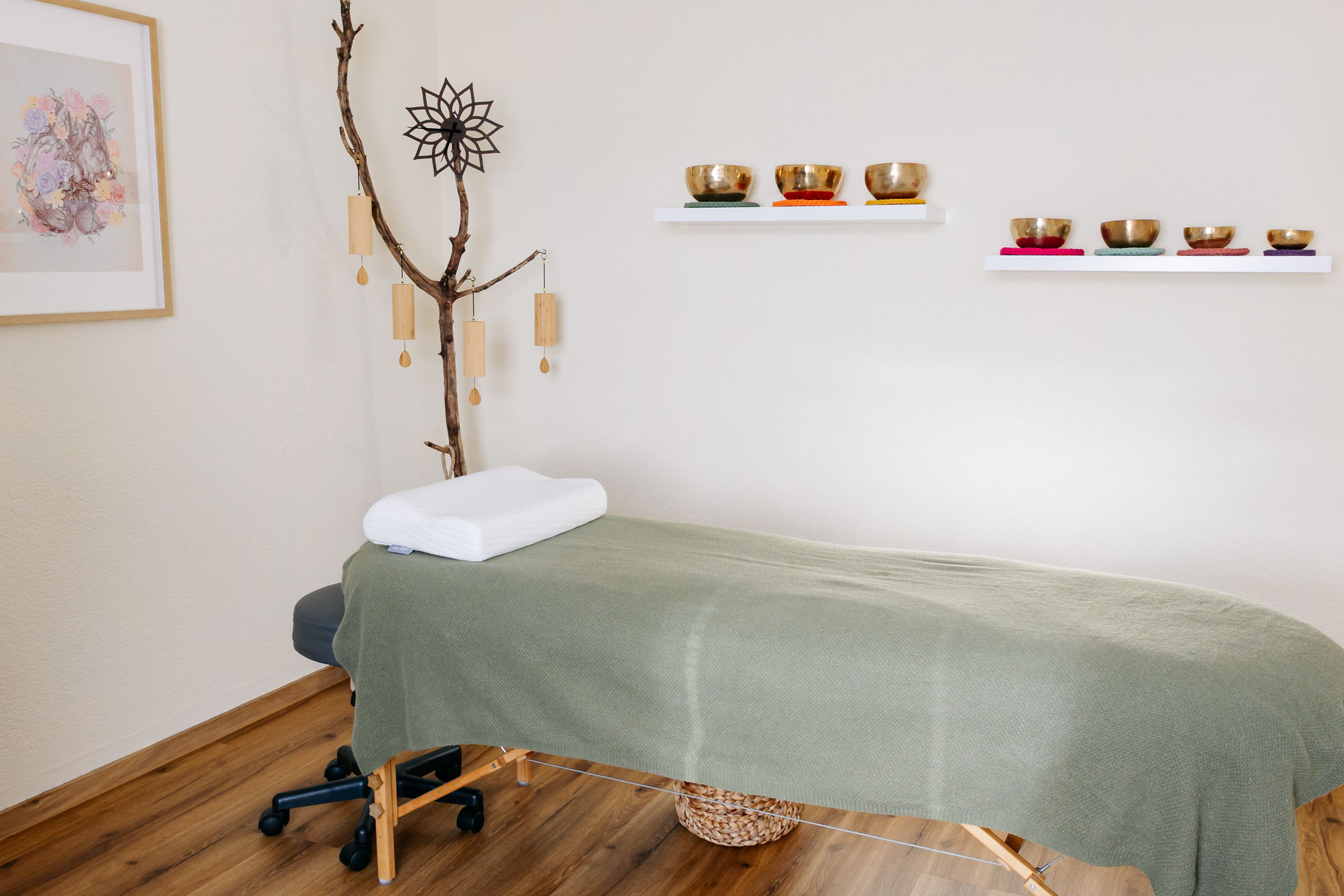 Dein Raum für ganzheitliche Gesundheit und Wohlbefinden. Spezialisiert auf körperliche und seelische Gesundheit, Trauma Arbeit, Klangtherapie, Wirbelsäulenbegradigung, energetische Körperarbeit und Entspannung.